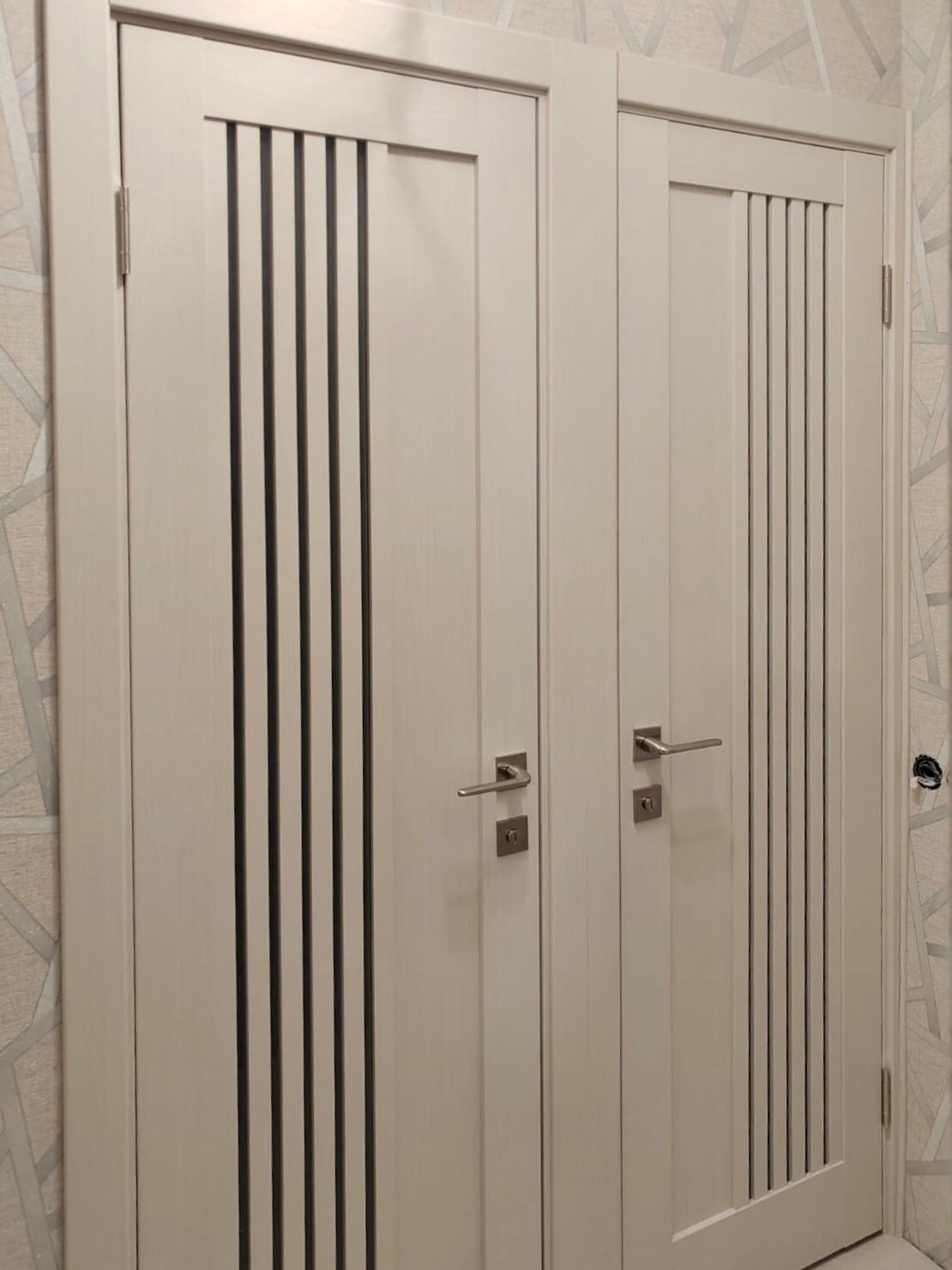 Дверь Эко 554.12 ясень светлый 2